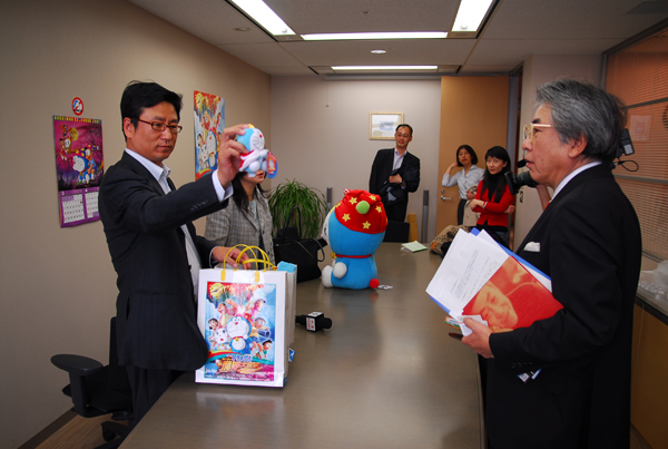 【正版全新】白岩松:行走在爱与恨之间-图书杂